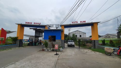 foto gerbang perumahan Taman Buah Kutabumi 2