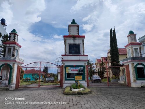 foto gerbang perumahan Galaxy Resort