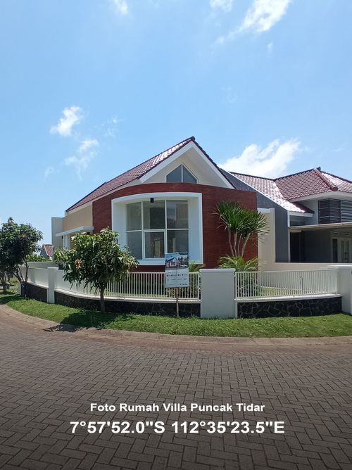 foto tampak rumah tipe AG - 1 lt Pojok perumahan Villa Puncak Tidar