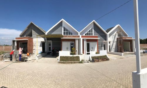 foto tampak rumah tipe EDELWEISS perumahan AMIRA TOWN HOUSE