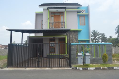 foto tampak rumah tipe 80 perumahan De Nirwana Garden