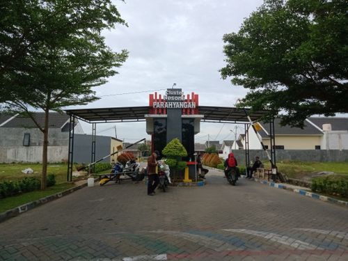 foto gerbang perumahan Bumi Indah Cluster Parahyangan