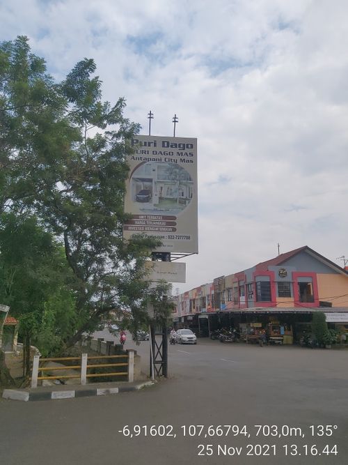 foto gerbang perumahan PURI DAGO