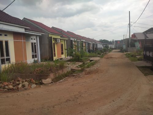 foto posisi tengah perumahan TAMAN MUTIARA