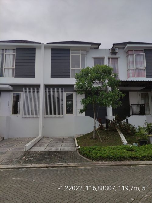 foto tampak rumah tipe 70 perumahan Grand City Balikpapan Cluster Pineville