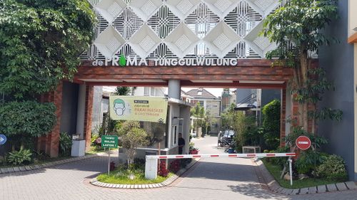 foto gerbang perumahan DE PRIMA TUNGGULWULUNG