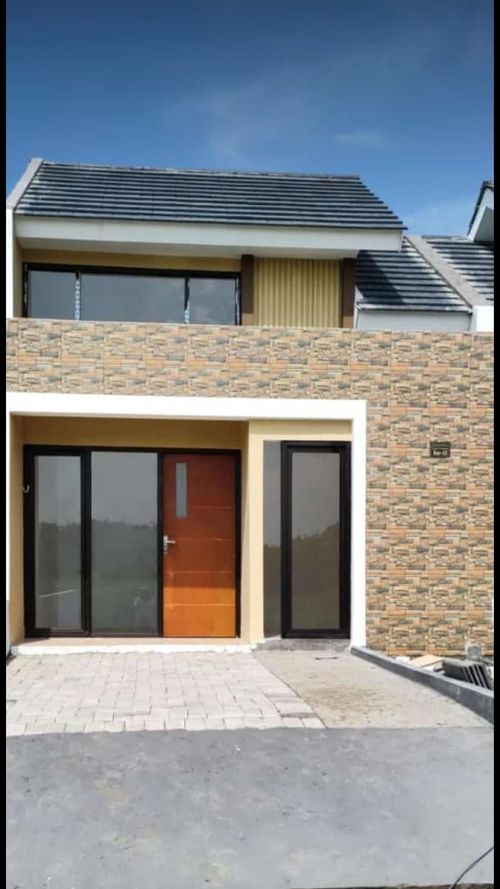 foto tampak rumah tipe Prominen 30/65 perumahan The Queen Residence