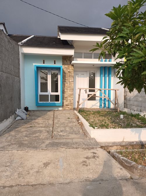 foto tampak rumah tipe Pinus D perumahan GRAND PESONA