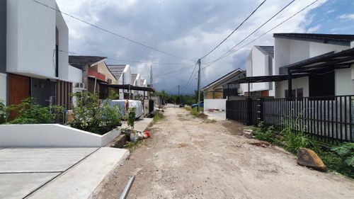 foto posisi tengah perumahan VILLA MOCCARA