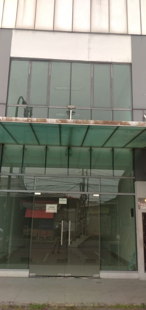 foto tampak rumah tipe 4.5 X 12 perumahan KEBAYORAN SQUARE BINTARO JAYA
