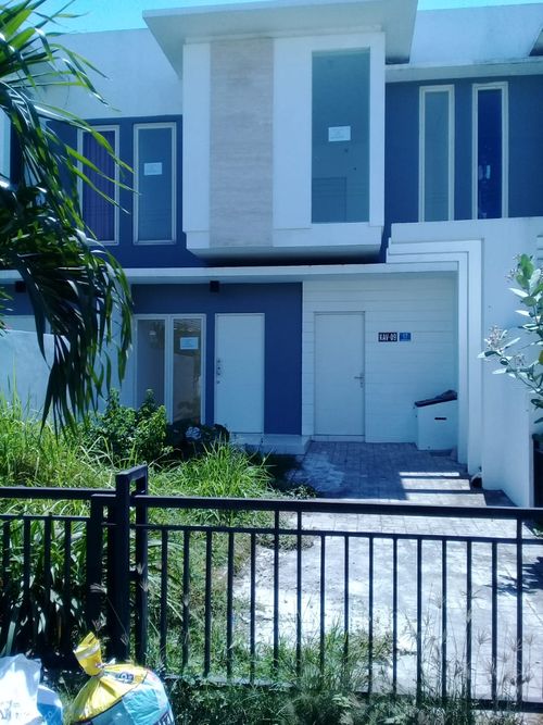 foto tampak rumah tipe MANHATTAN   122/140  KAV-09 perumahan KO. MANHATTAN (JL. GRAHA INDAH I/9)