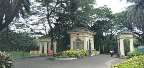 foto gerbang perumahan Rancamaya Golf Estate