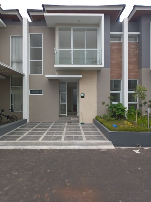 foto tampak rumah tipe 120 perumahan Royal Emerald