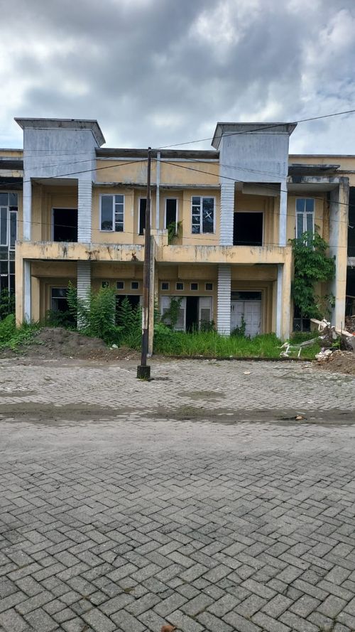 foto contoh rumah perumahan KOMPLEKS PADANG HIJAU