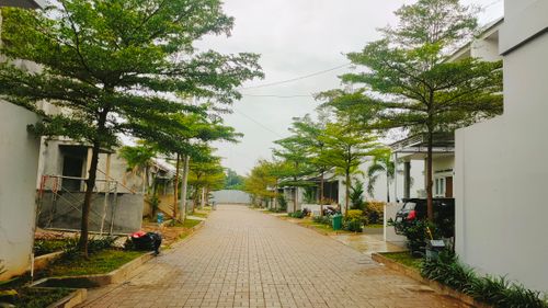 foto posisi tengah perumahan CLUSTER PALM VILLAGE