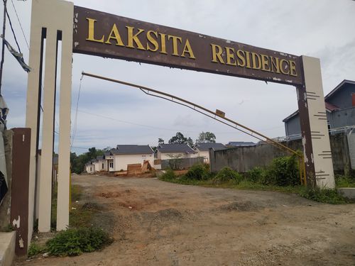 foto gerbang perumahan LAKSITA RESIDENCE I