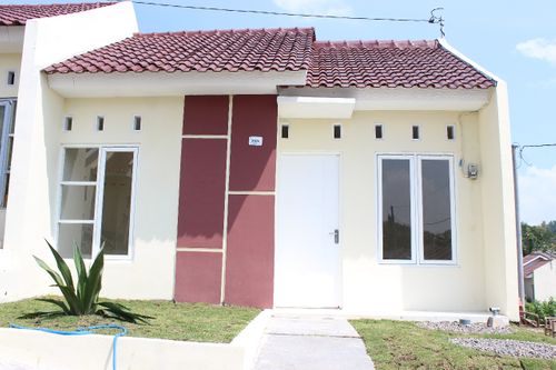 foto tampak rumah tipe RST 27/60 (TEPI) BATA MERAH K2/93 perumahan Jeruksawit Permai 157 unit 