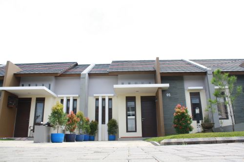 foto tampak rumah tipe LIVINA perumahan GRAND SHARON RESIDENCE tahap 1 dan 2