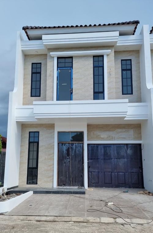 foto tampak rumah tipe 140/146 perumahan Cendrawasih Mansion