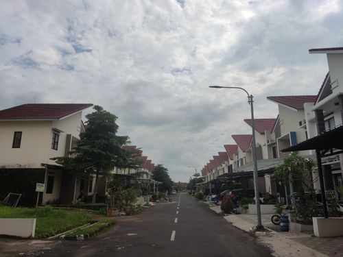 foto posisi tengah perumahan GRAND MAYASARI ESTATE