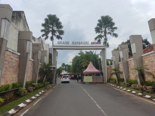 foto gerbang perumahan GRAND MAYASARI ESTATE