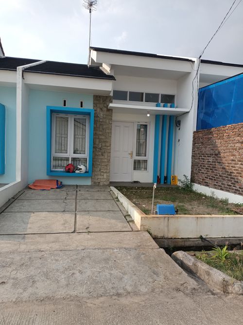 foto tampak rumah tipe PINUS F perumahan GRAND PESONA