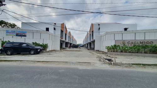 foto gerbang perumahan Casamigo Residence