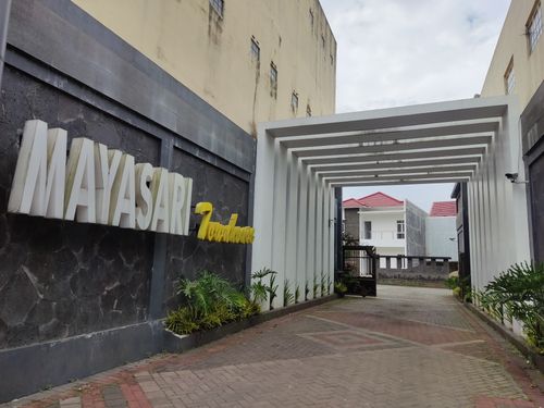 foto gerbang perumahan MAYASARI TOWN HOUSE