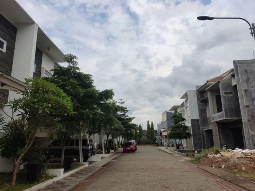 foto posisi tengah perumahan MAYASARI TOWN HOUSE