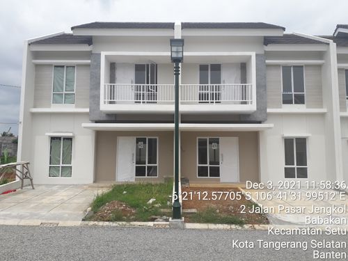 foto tampak rumah tipe VISTA perumahan PARADISE SERPONG CITY BLOK F