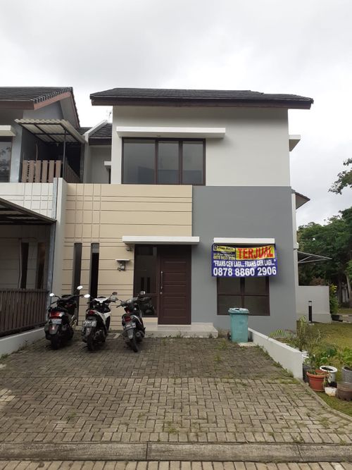 foto tampak rumah tipe DIANELLA perumahan CASA JARDIN THE GARDEN RESIDENCE