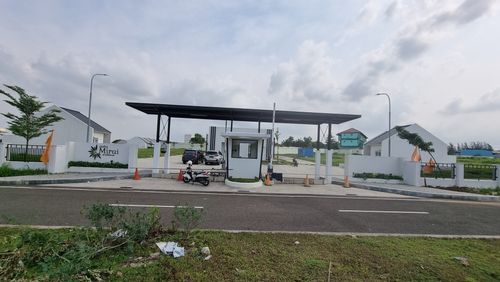 foto gerbang perumahan Graha Mirai