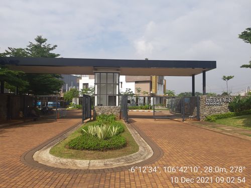 foto gerbang perumahan Cluster Heritage - Puri 11