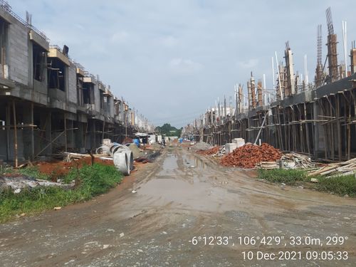 foto posisi tengah perumahan Cluster Heritage - Puri 11