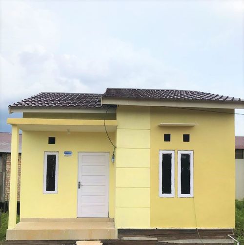 foto tampak rumah tipe Standar B perumahan BORNEO JAYA RESIDENCE