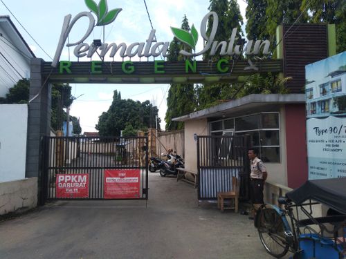 foto gerbang perumahan PERMATA INTAN REGENCY