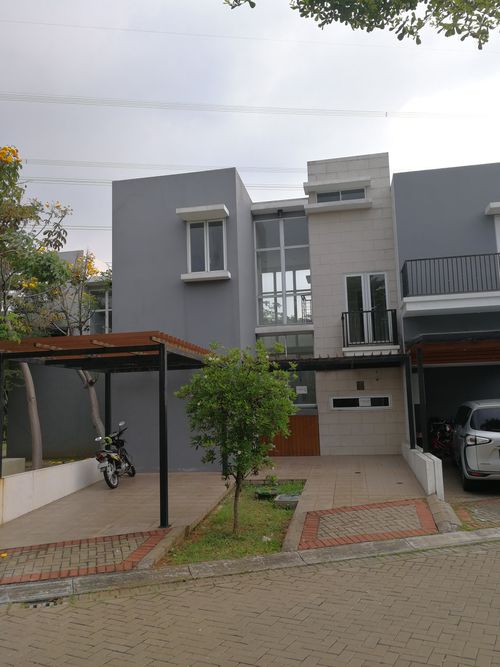 foto tampak rumah tipe SORA SUDUT perumahan KEBAYORAN PIAZZA HARMONY 1