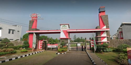 foto gerbang perumahan Grand City The Extension