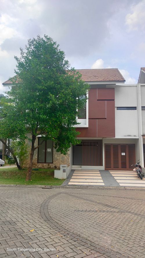 foto tampak rumah tipe RHINOCERA SUDUT perumahan DISCOVERY CONSERVA BINTARO JAYA