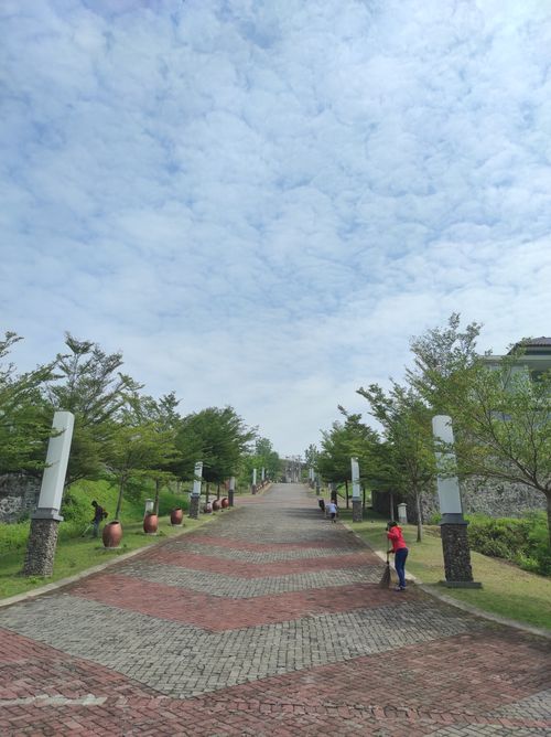 foto posisi tengah perumahan Montana Candi Golf