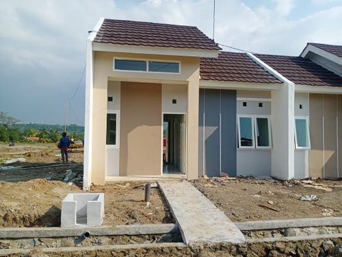 foto tampak rumah tipe 30/80 perumahan GRAND PANGHEGAR RESIDENCE