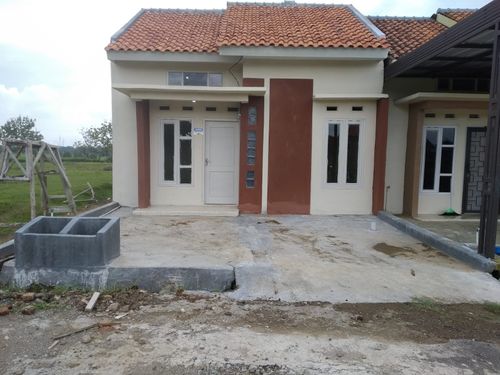 foto tampak rumah tipe 36/63 perumahan BUMI KARTIKA ASRI