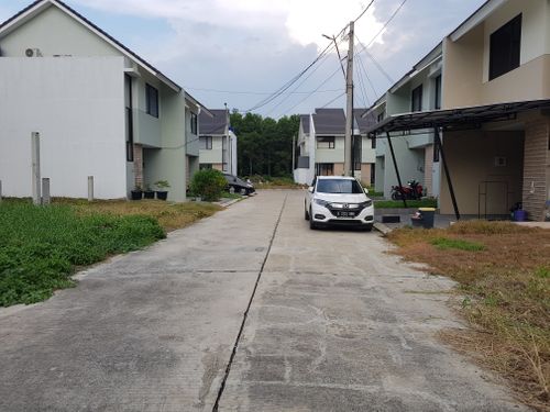 foto posisi tengah perumahan Mutiara Gading City Cluster Okwood