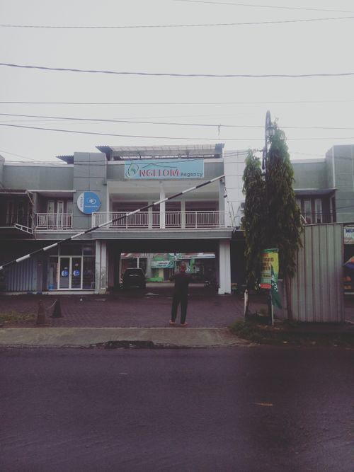 foto gerbang perumahan Ngelom Regency