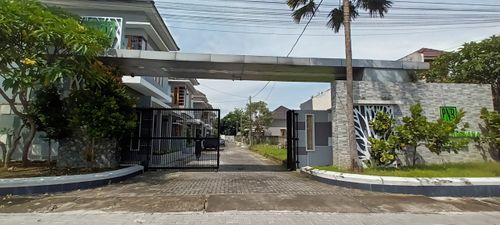 foto gerbang perumahan Paulan Nirwana Residence