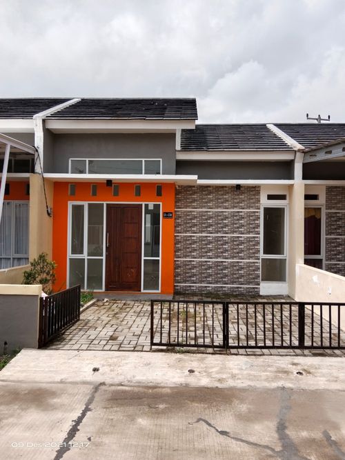 foto tampak rumah tipe D-14 30/60 perumahan Graha Puri Jejalen