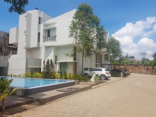 foto posisi tengah perumahan V Townhouse