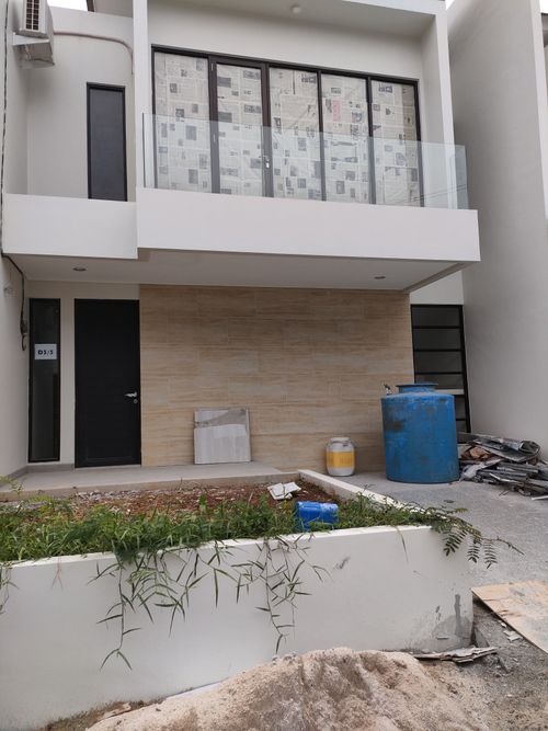 foto tampak rumah tipe EMERLAD D 3 NO 8 perumahan Daan Mogot Arcadia