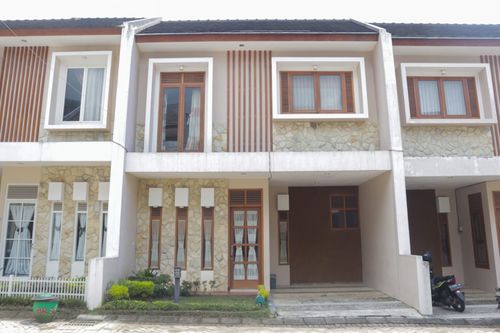 foto tampak rumah tipe Cluster V, Bromo 5 perumahan Pesanggrahan Kusuma