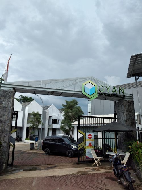 foto gerbang perumahan GYAN SERPONG RESIDENCE